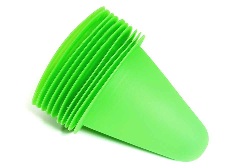 C30311GREEN 10pcs Realistic Plastic Traffic Cone 75mm Tall for 1/10 Scale Crawler Truck - Image 1