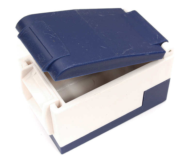 C32156WHITE Realistic Portable Fridge Freezer for 1/10 Scale Model - Image 1